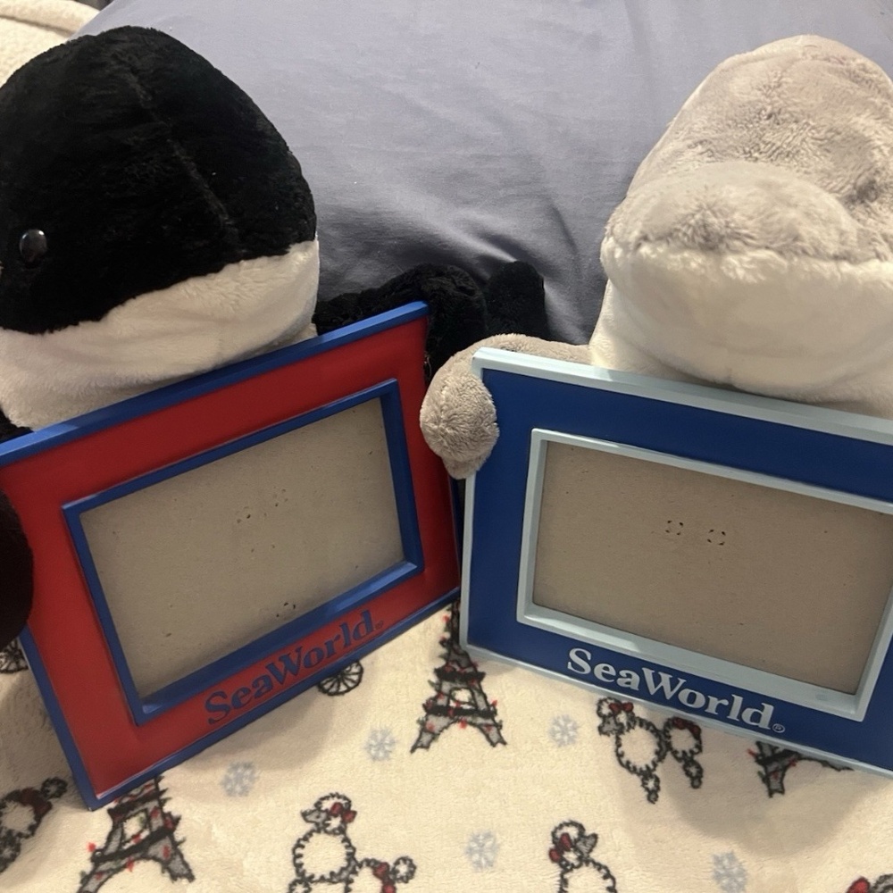 Vintage SeaWorld Collectible 12” Plush Shamu Orca And Dolphin Picture Frame Set